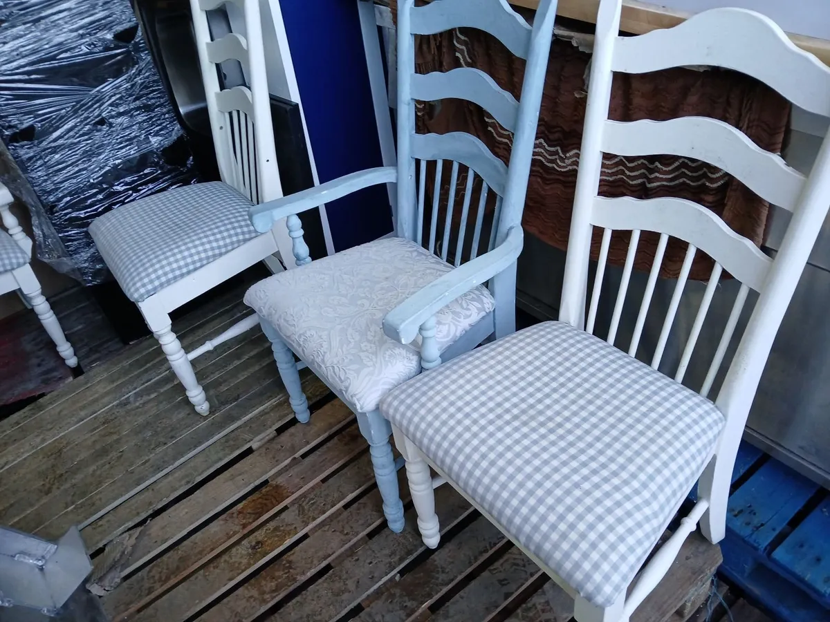 Chairs 💺 💺 💺 💺  lot of (4)..vintage - Image 4