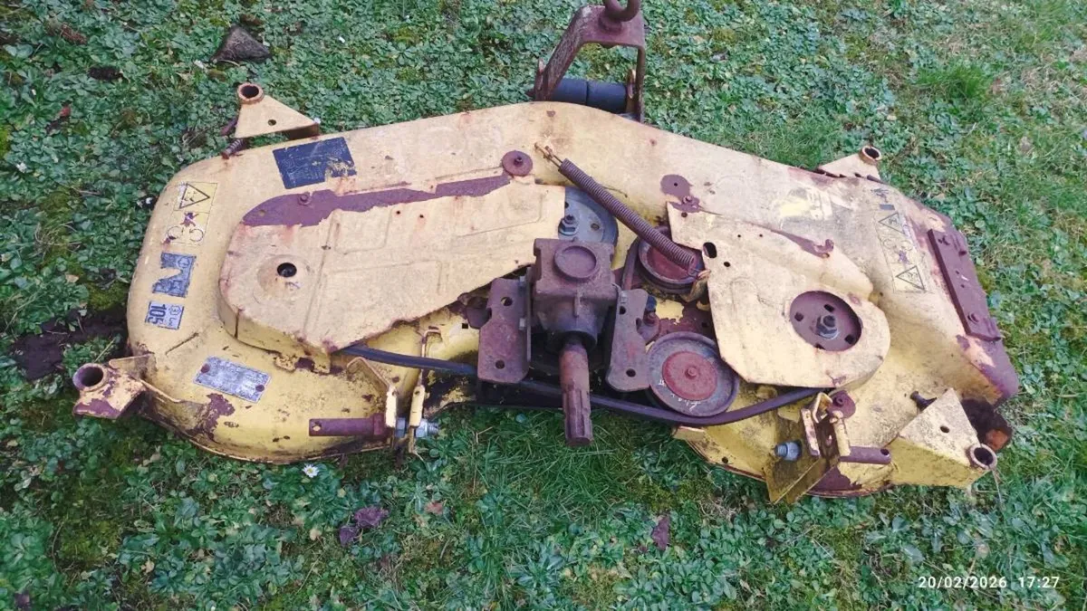 John Deere Lawnmower Deck - Image 1