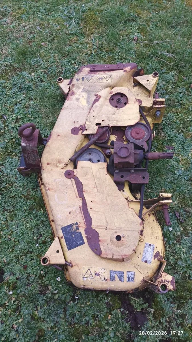 John Deere Lawnmower Deck - Image 3