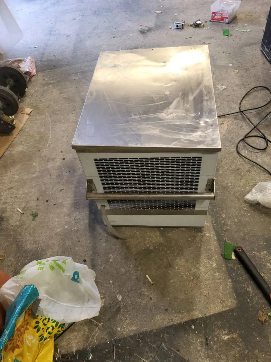 4 line beer coolers, in excellent condition - Image 3