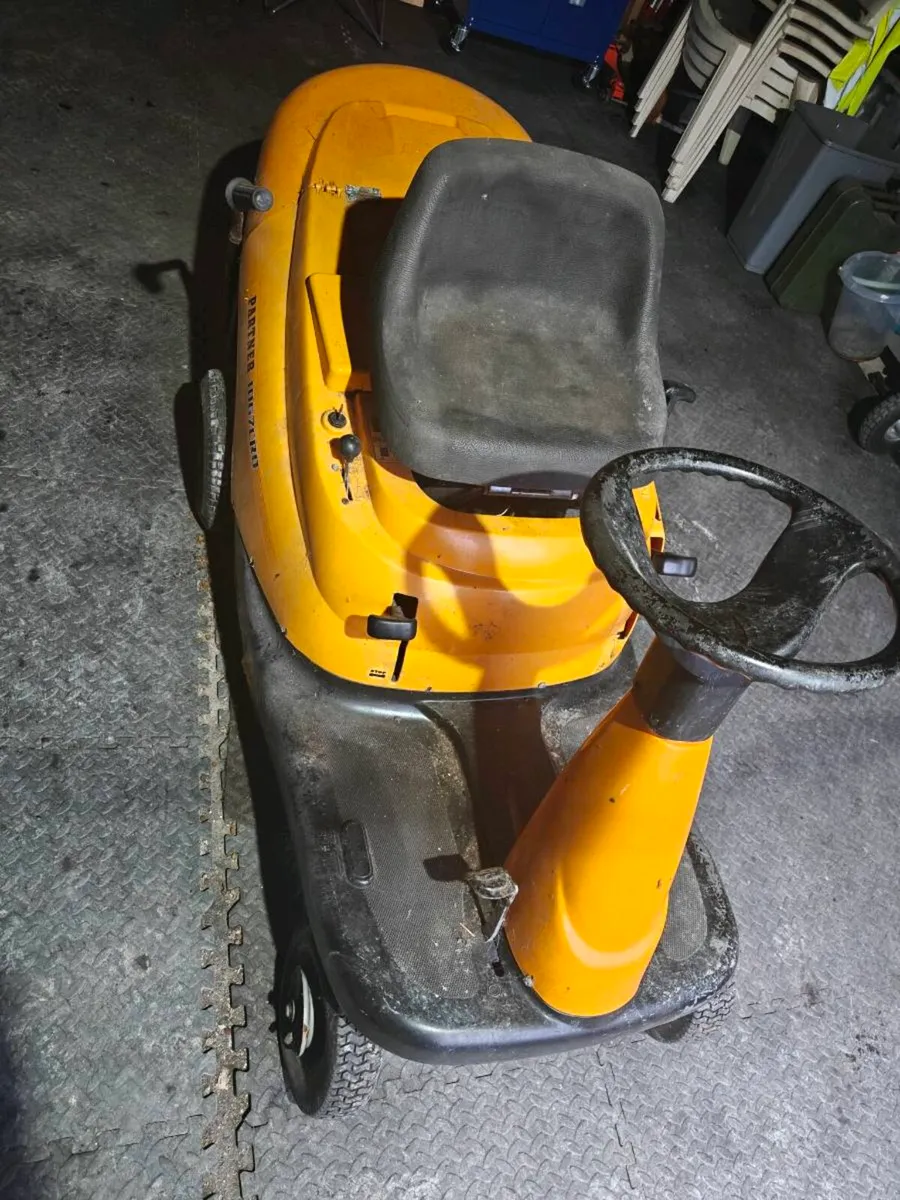 Ride on mower (needs engine) - Image 1
