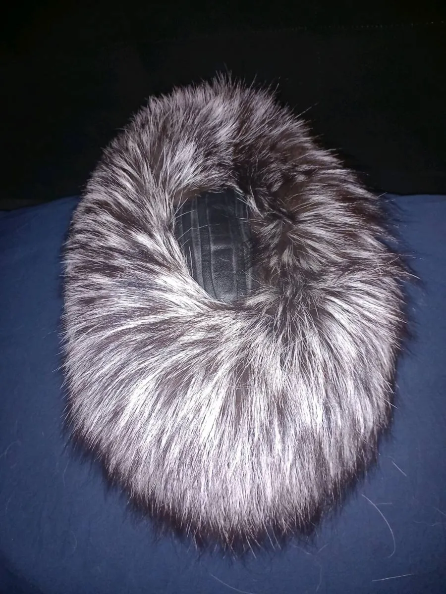Silver fox and lamb leather hat, D18 post 7e - Image 2