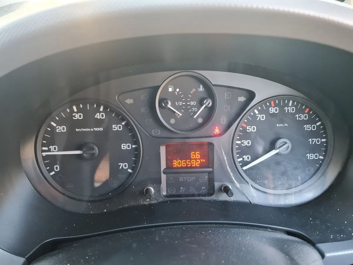 Peugeot Partner 2017 cvrt 03/12/26 3 seater - Image 2