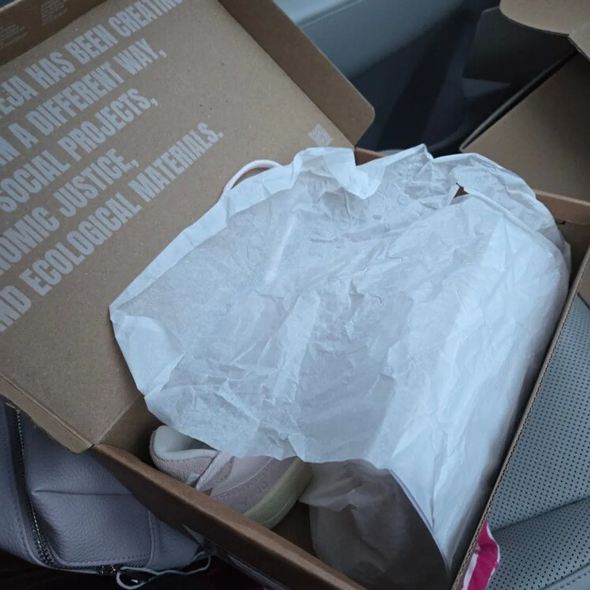 Veja V90 Brand New with box trainers - Image 4