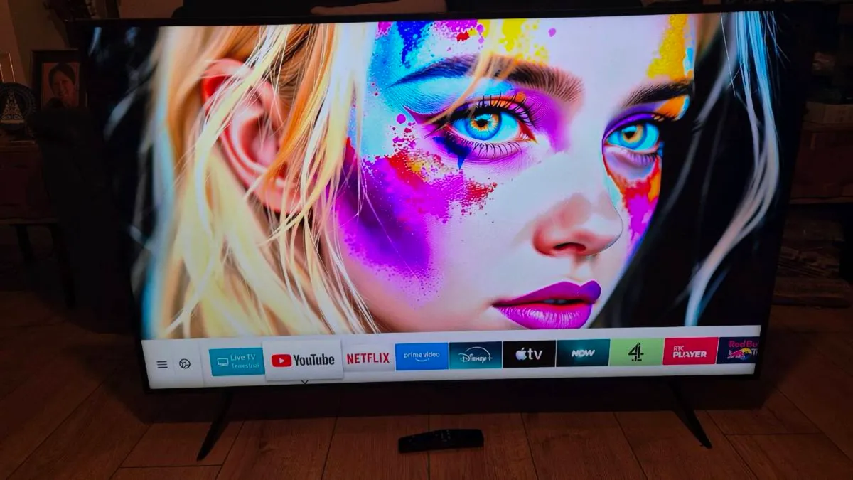 Samsung 55" QLED 4K Smart TV - Image 1