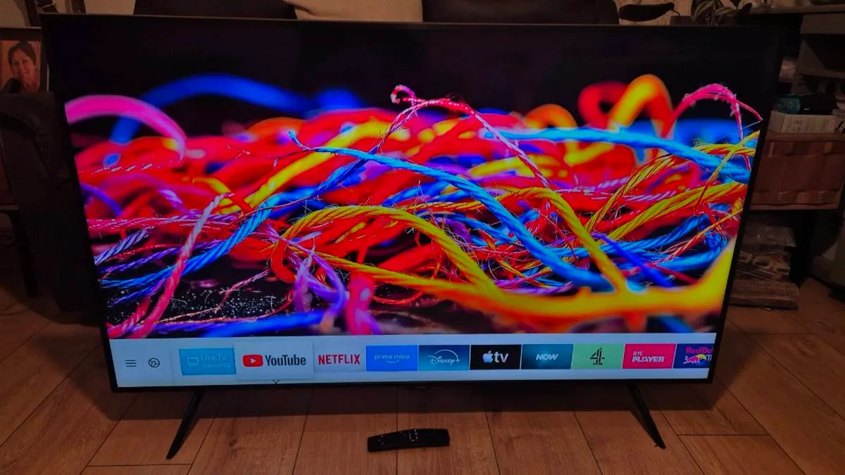 Samsung 55" QLED 4K Smart TV - Image 2