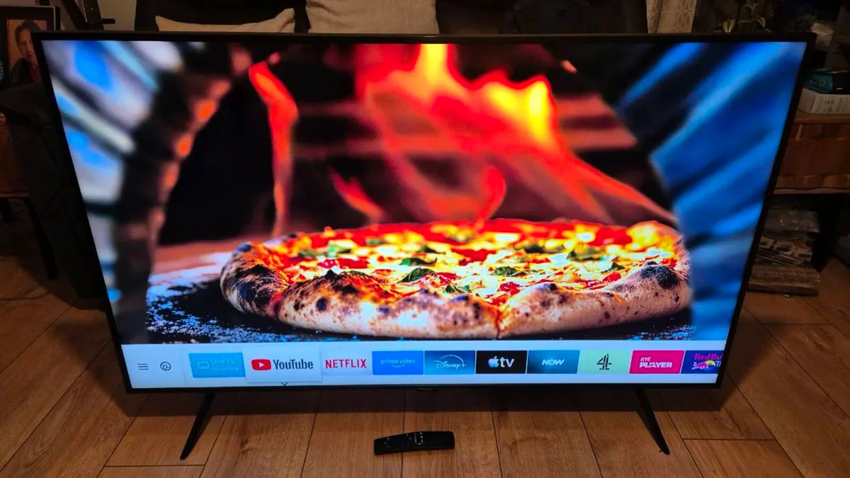 Samsung 55" QLED 4K Smart TV - Image 3