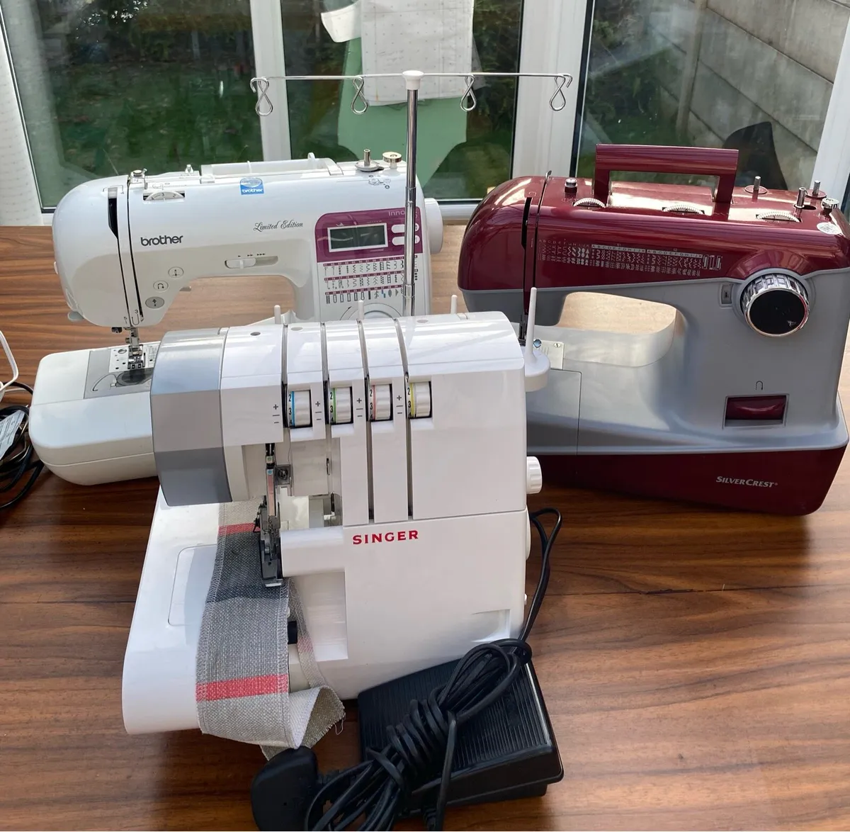 Sewing machine and overlocker - Image 3