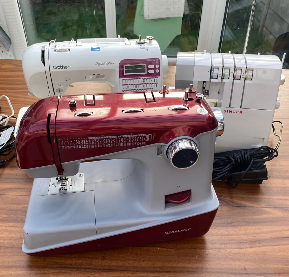 Sewing machine and overlocker - Image 2