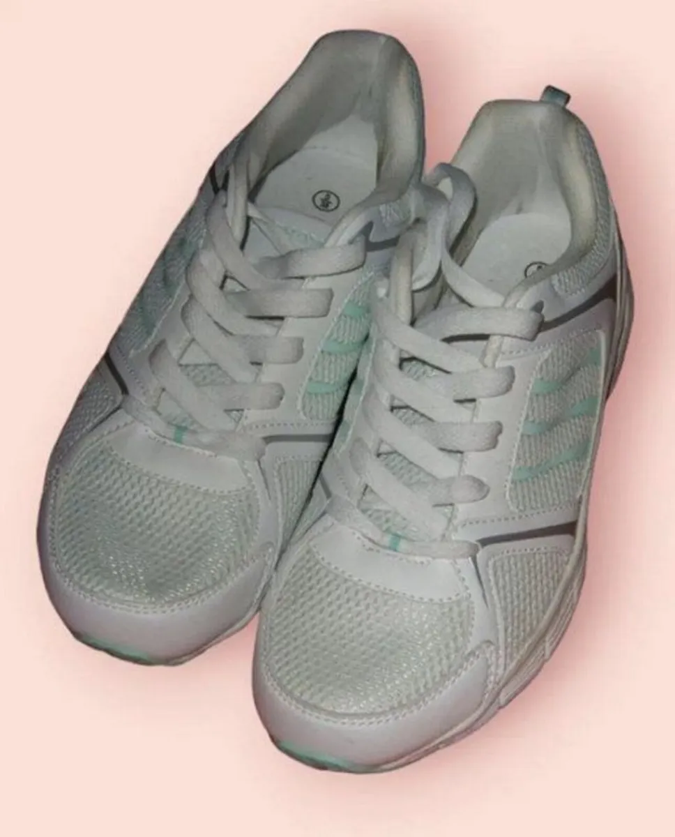 BNWT Donnay Trainers - Image 4