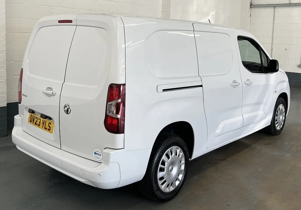 2023 Vauxhall Combo Panel Van - Image 3