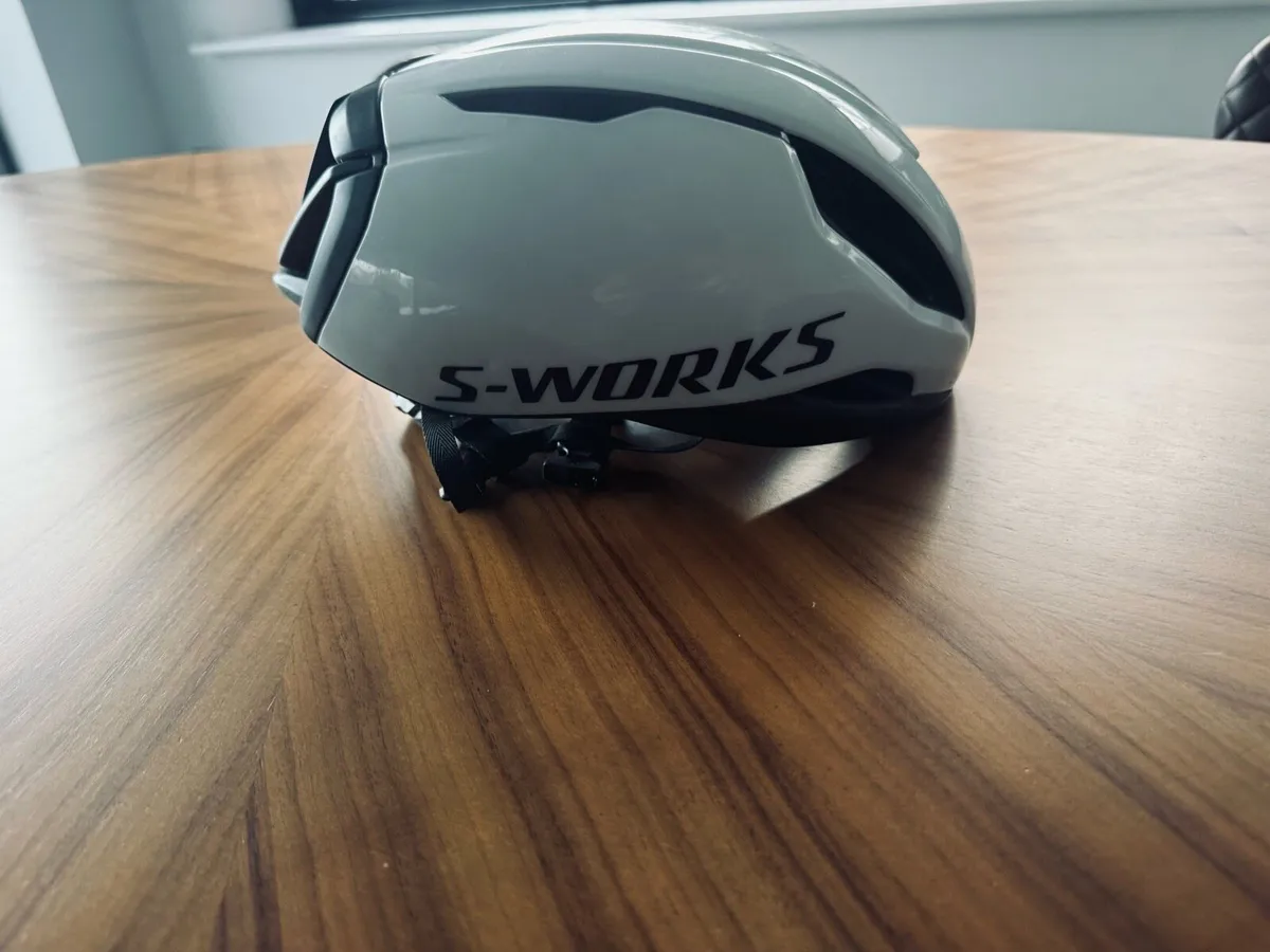 Specialized evade 3 - Image 1