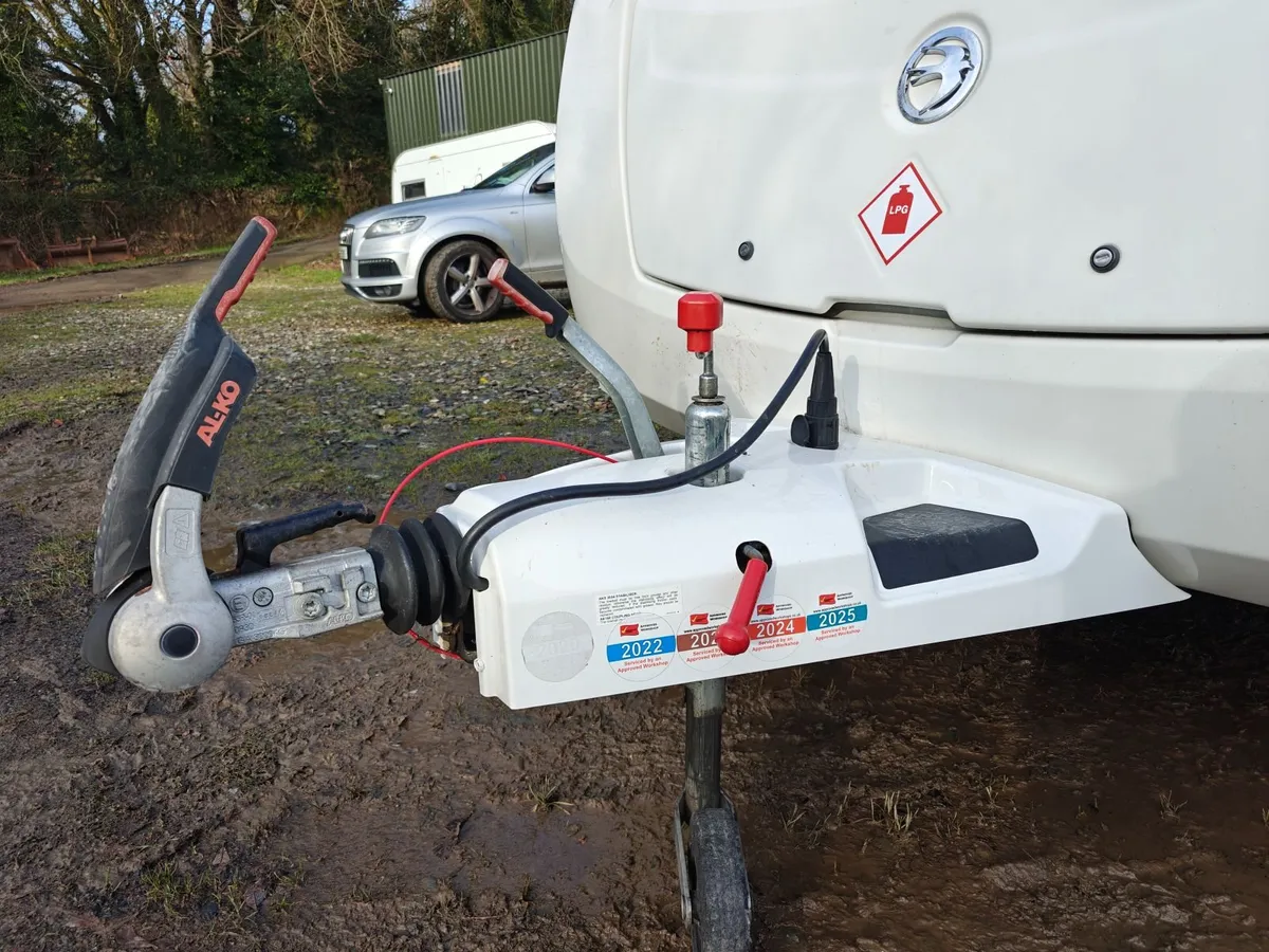 2016 SWIFT Quattro FB Sprite Quattro 6 berth - Image 3