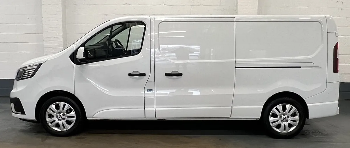 2024 Renault Trafic Panel Van - Image 1