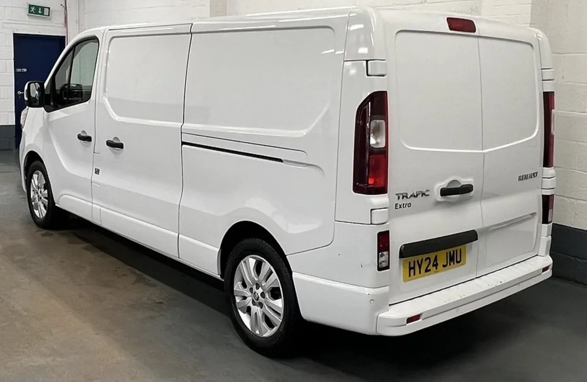2024 Renault Trafic Panel Van - Image 4