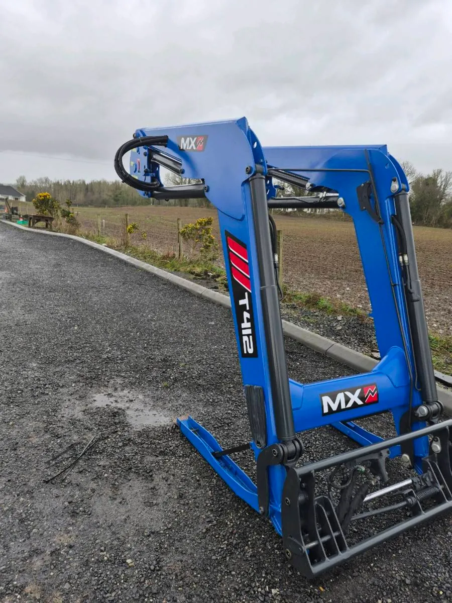 Mx T412 loader - Image 1