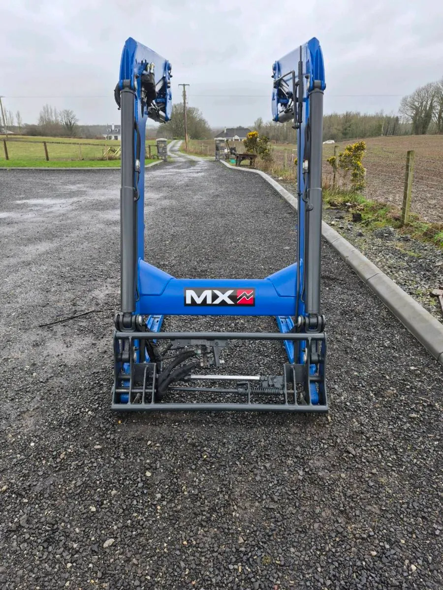 Mx T412 loader - Image 4