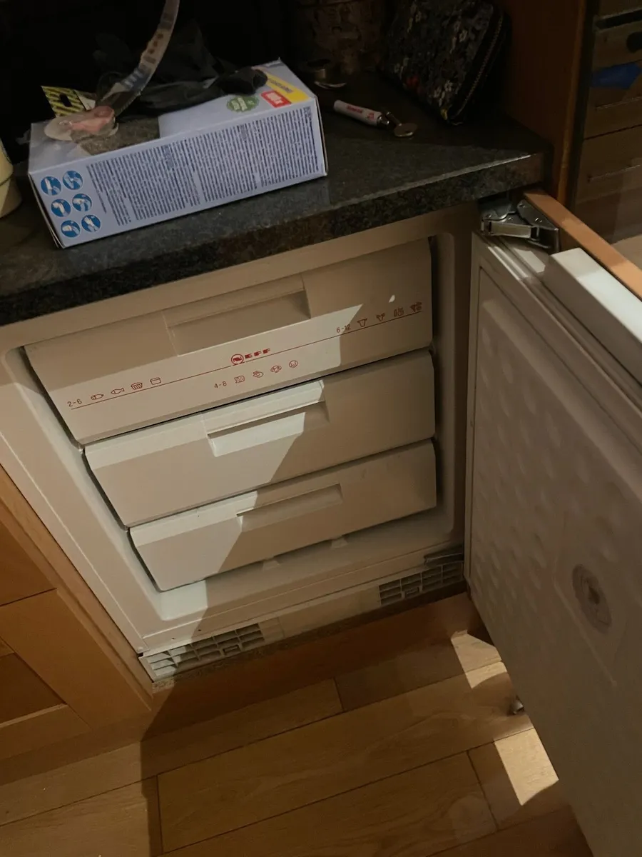 Kitchen units and appliances - Image 2