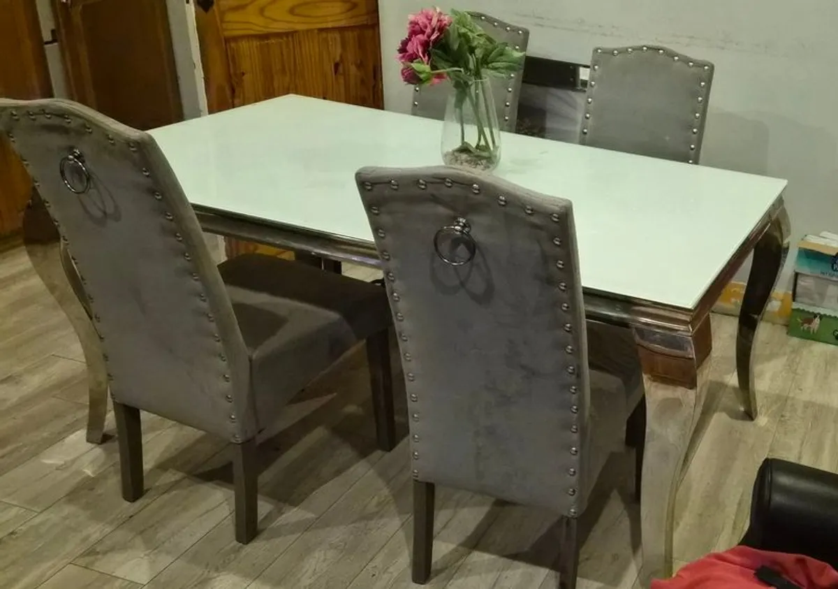 Kitchen table - Image 1