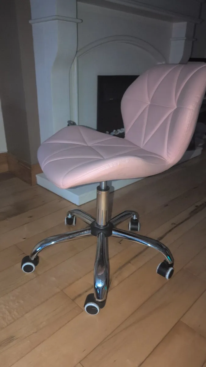 Chairs Pink leather - Image 1