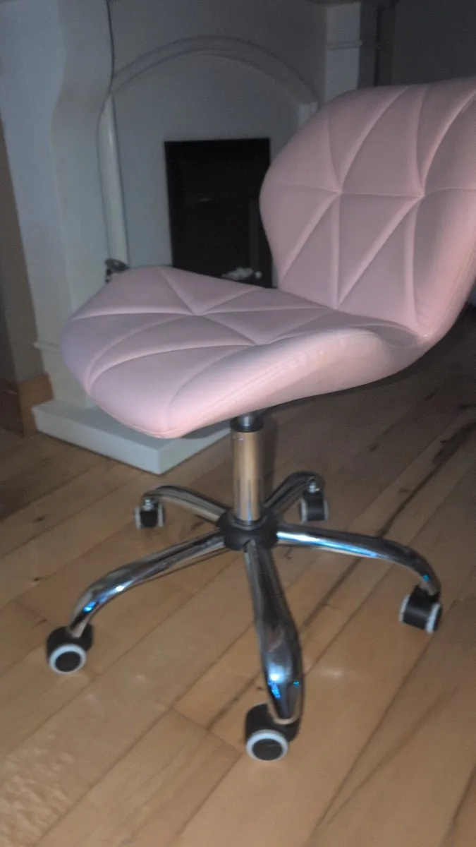 Chairs Pink leather - Image 2