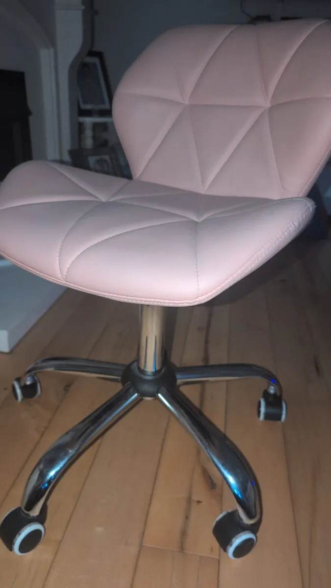 Chairs Pink leather - Image 4