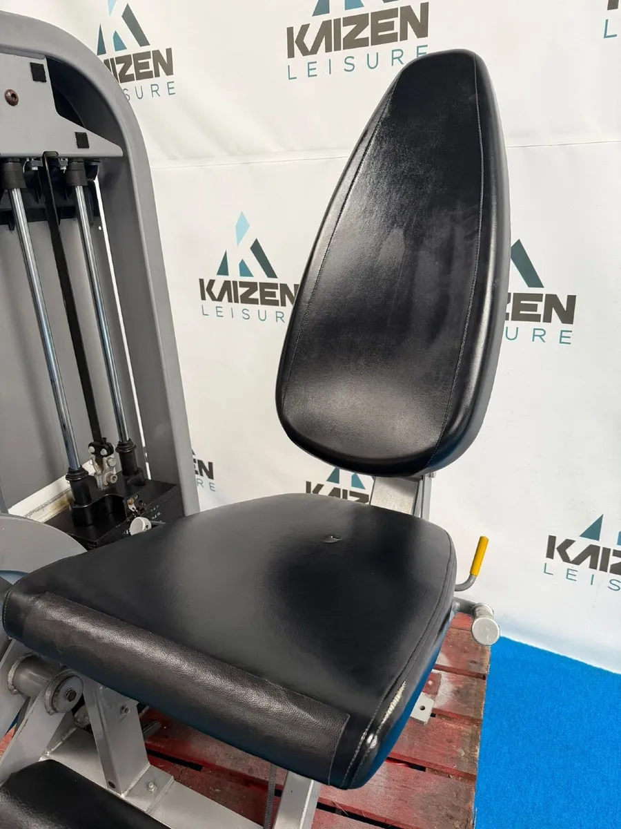 Nautilus Evo Seated Leg Extension - Image 4