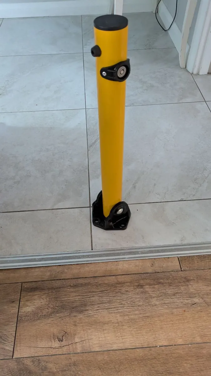 Folding parking Bollards