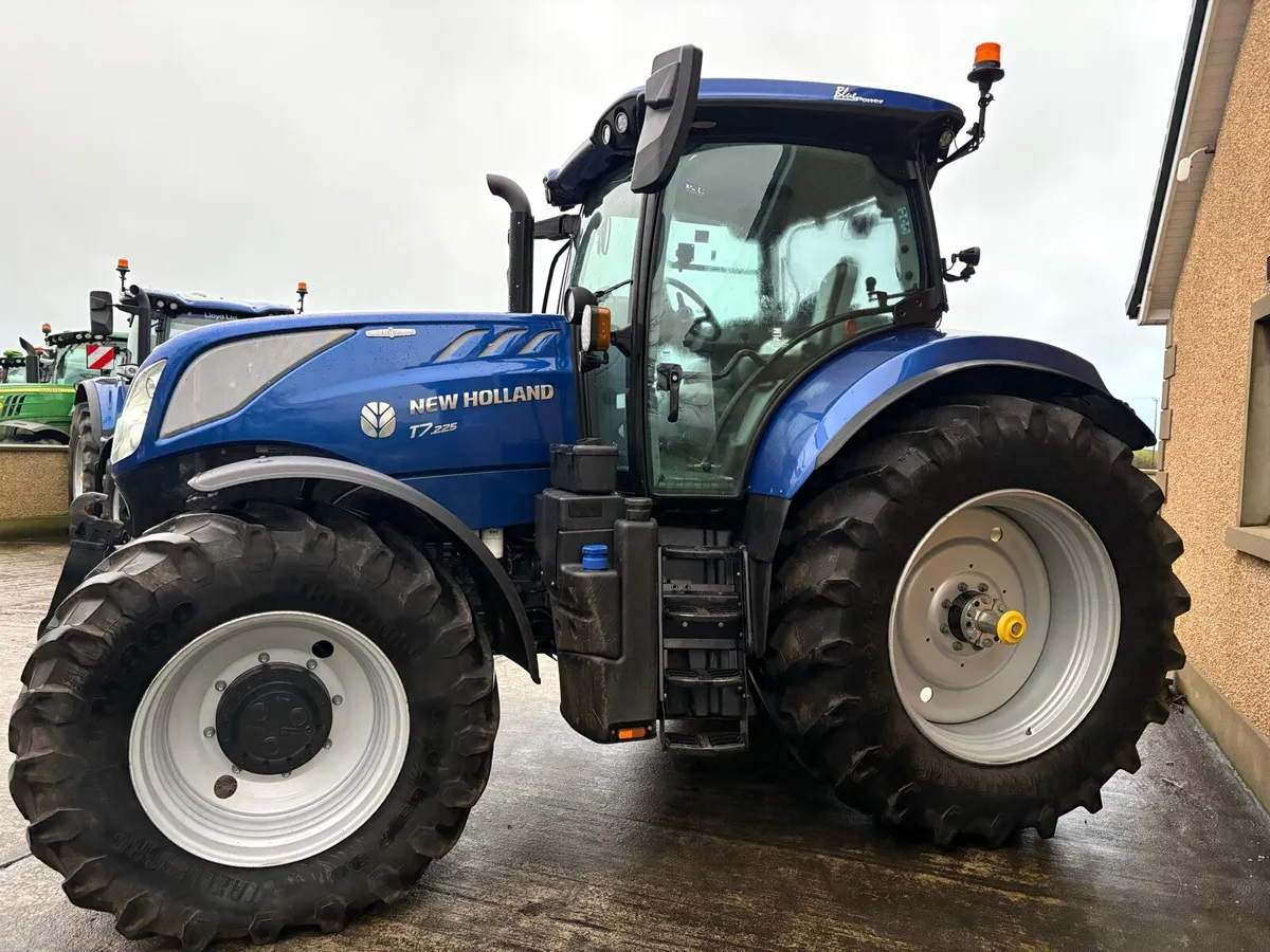 New Holland T7.225 - Image 1