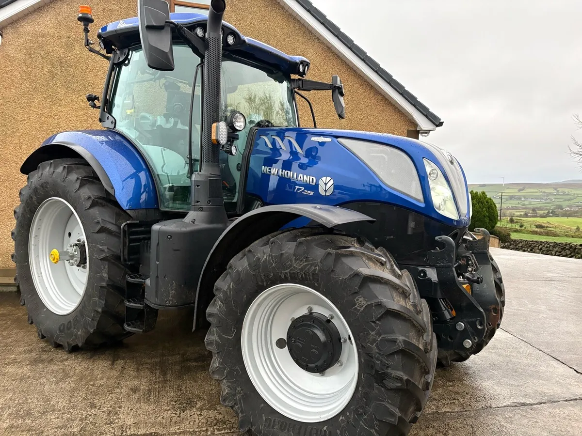 New Holland T7.225 - Image 3