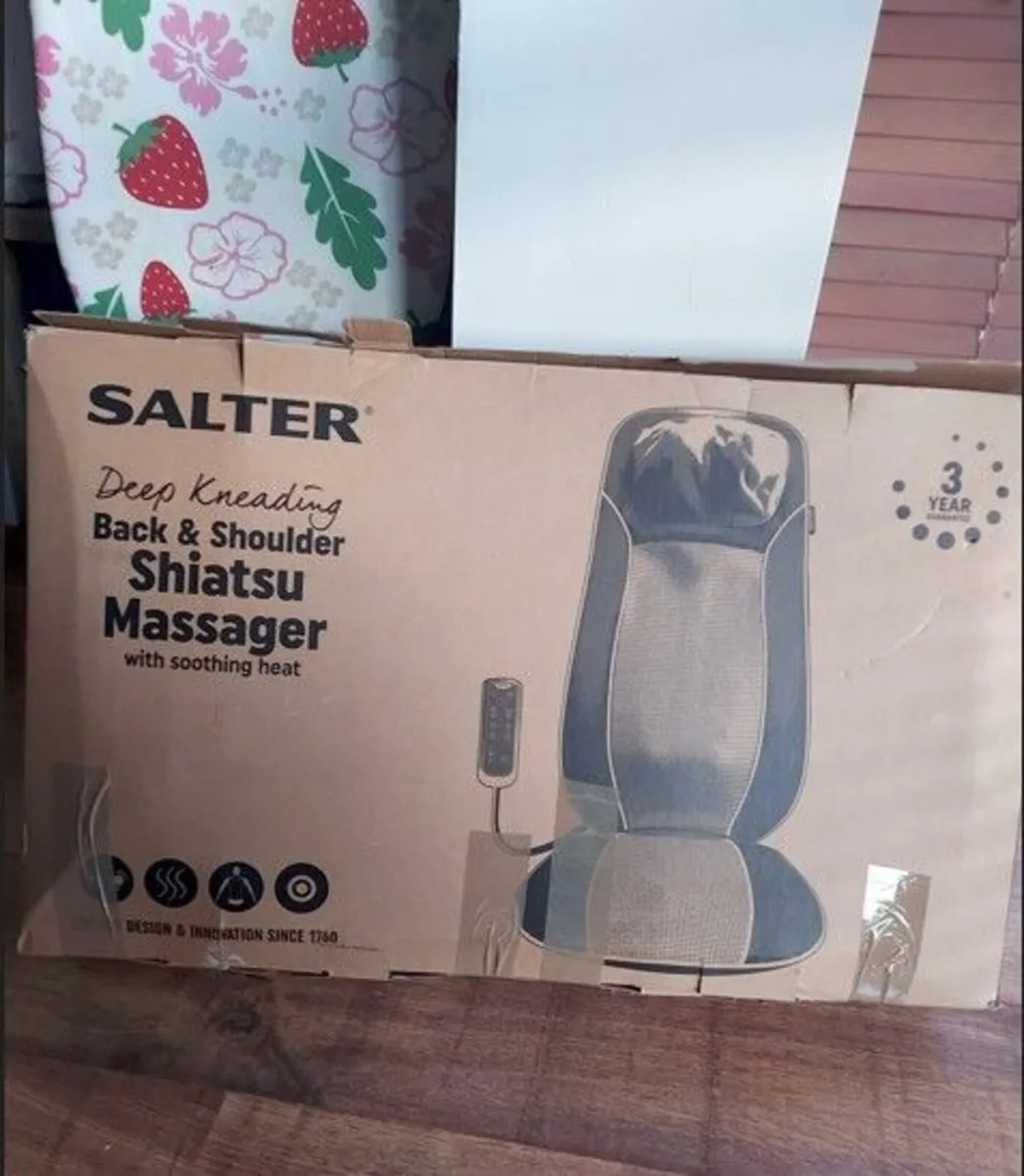 Back, neck and shoulder massager with heat - Image 1