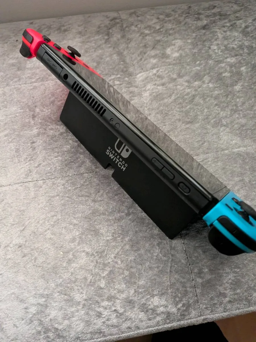 Nintendo Switch OLED - Image 3