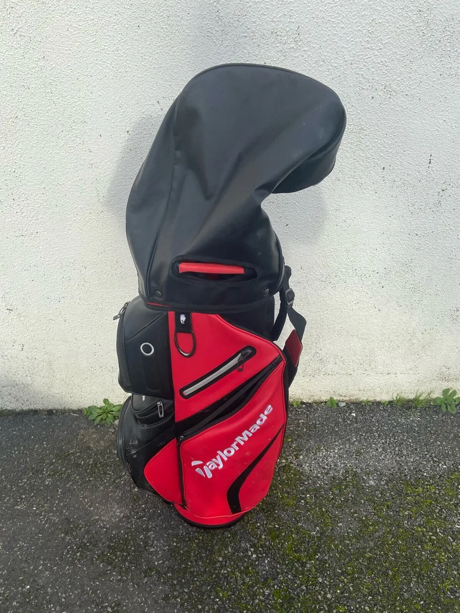 Taylormade Waterproof Cart Bag - Image 1