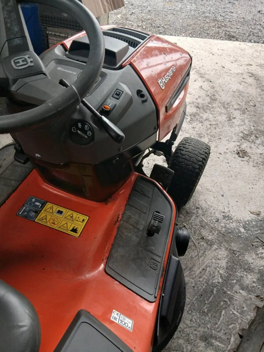 Husqvarna ride on lawnmower - Image 3