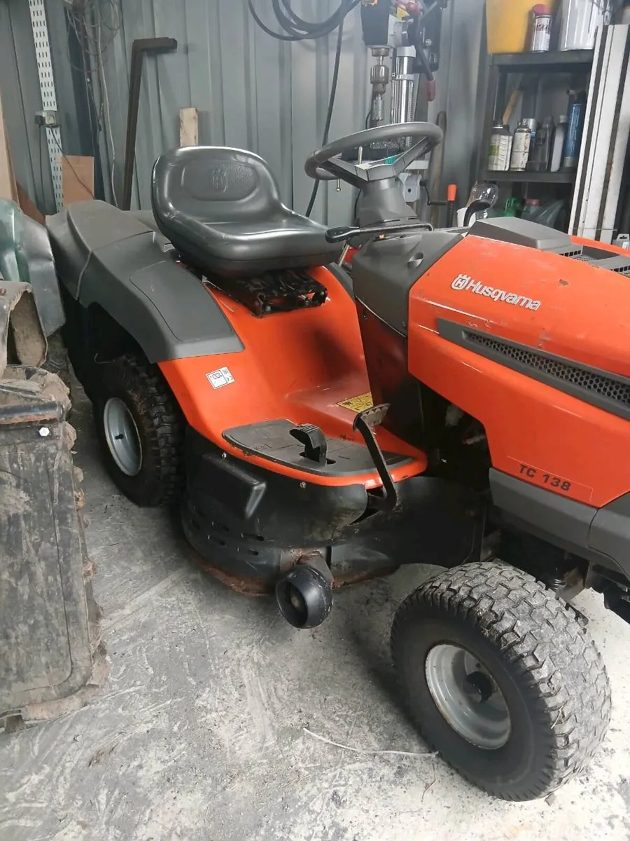 Husqvarna ride on lawnmower - Image 4