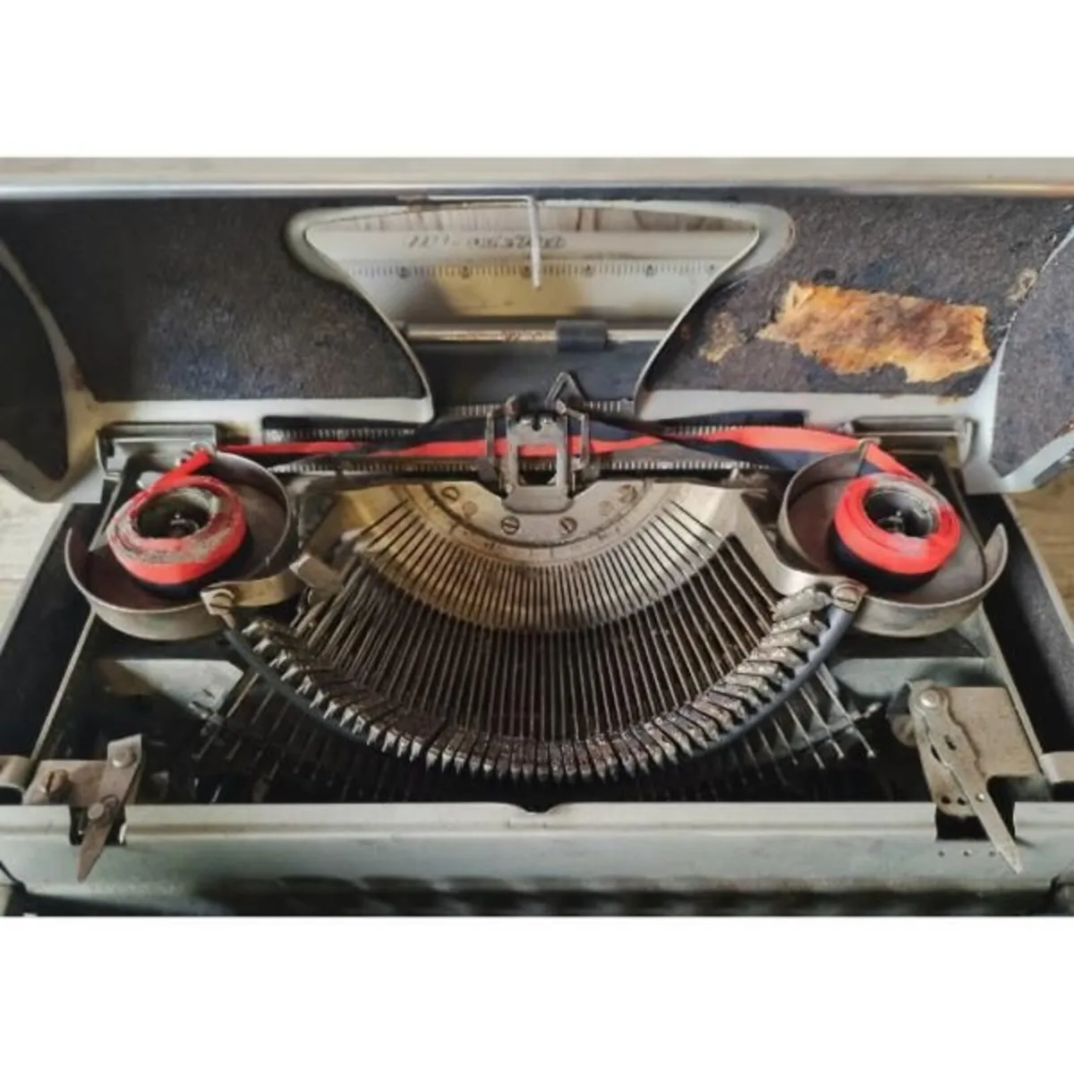 1950’s Remington Quiet Riter Typewriter KAS1037 - Image 3