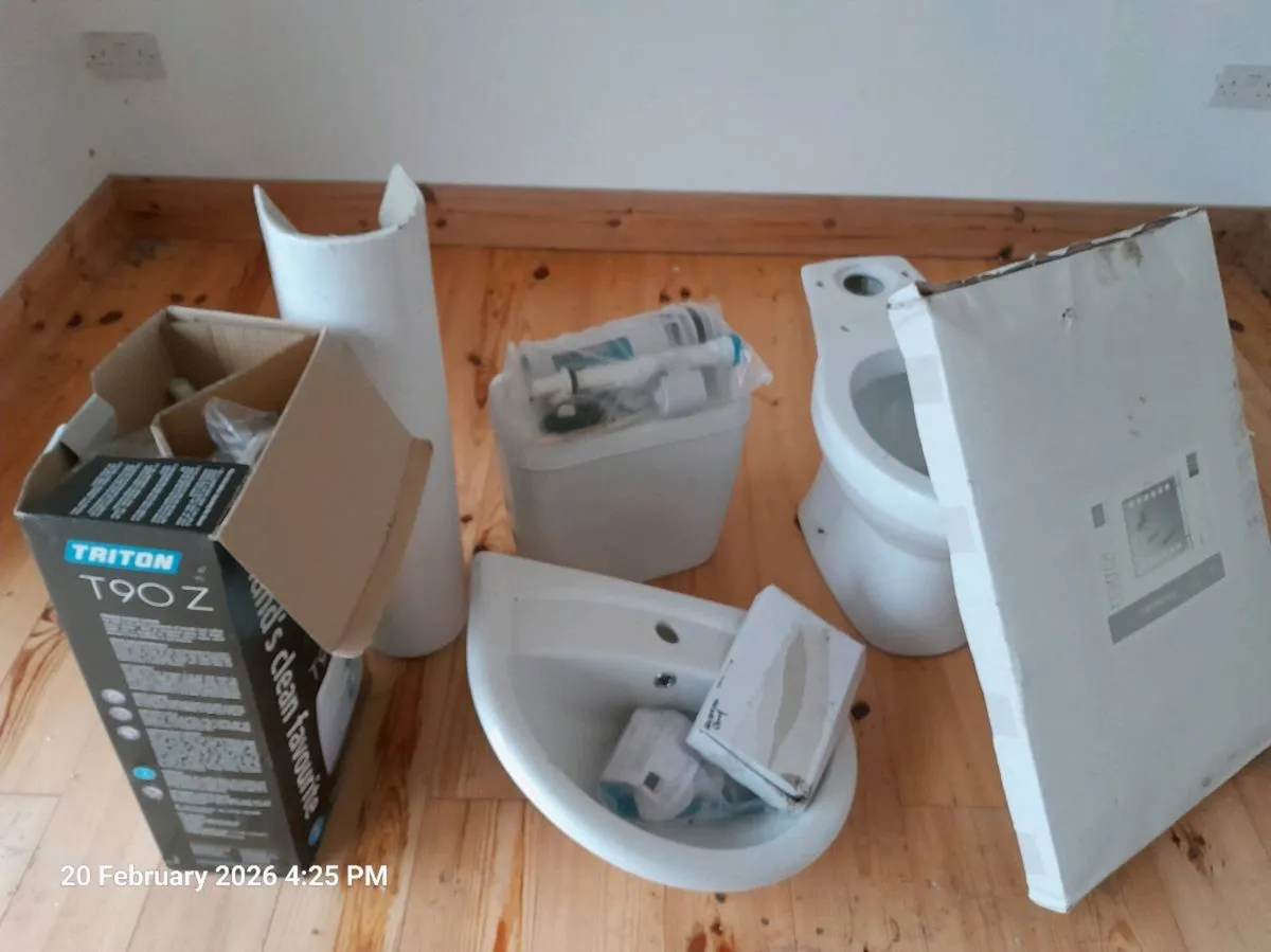 Bathroom ware - Image 1