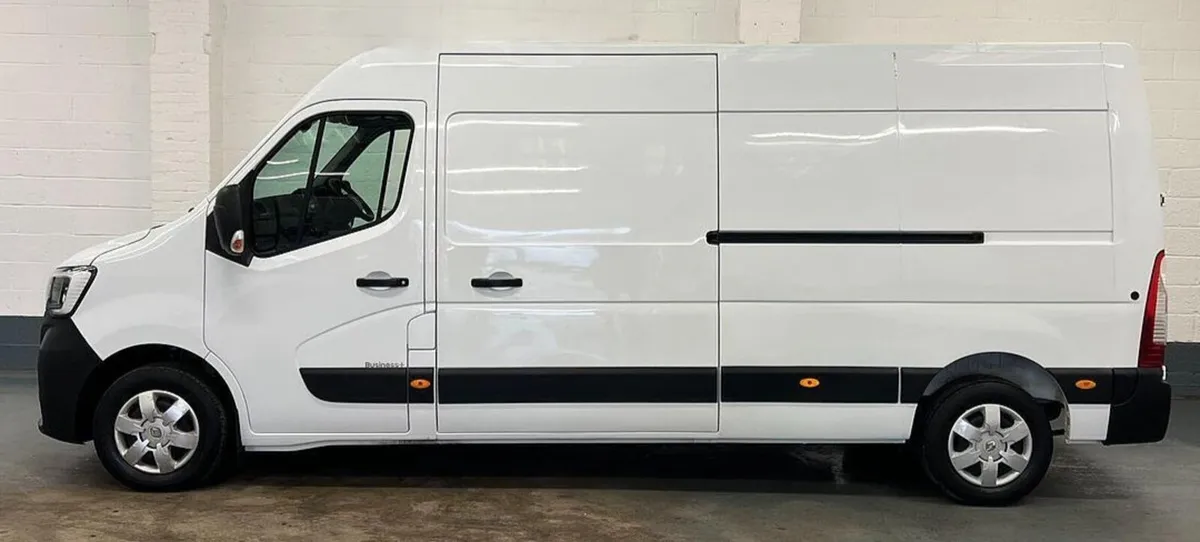 2023 Renault Master Medium Roof Panel Van - Image 1