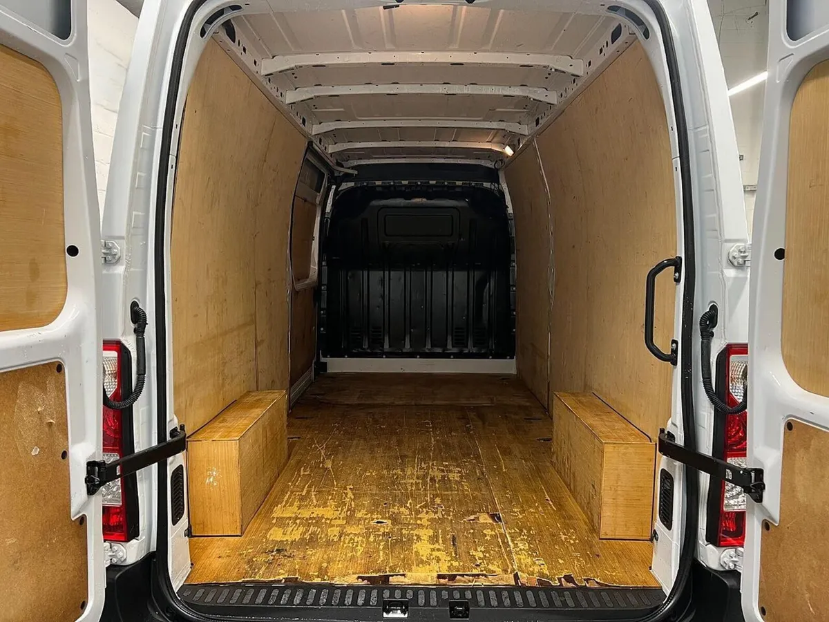 2023 Renault Master Medium Roof Panel Van - Image 2