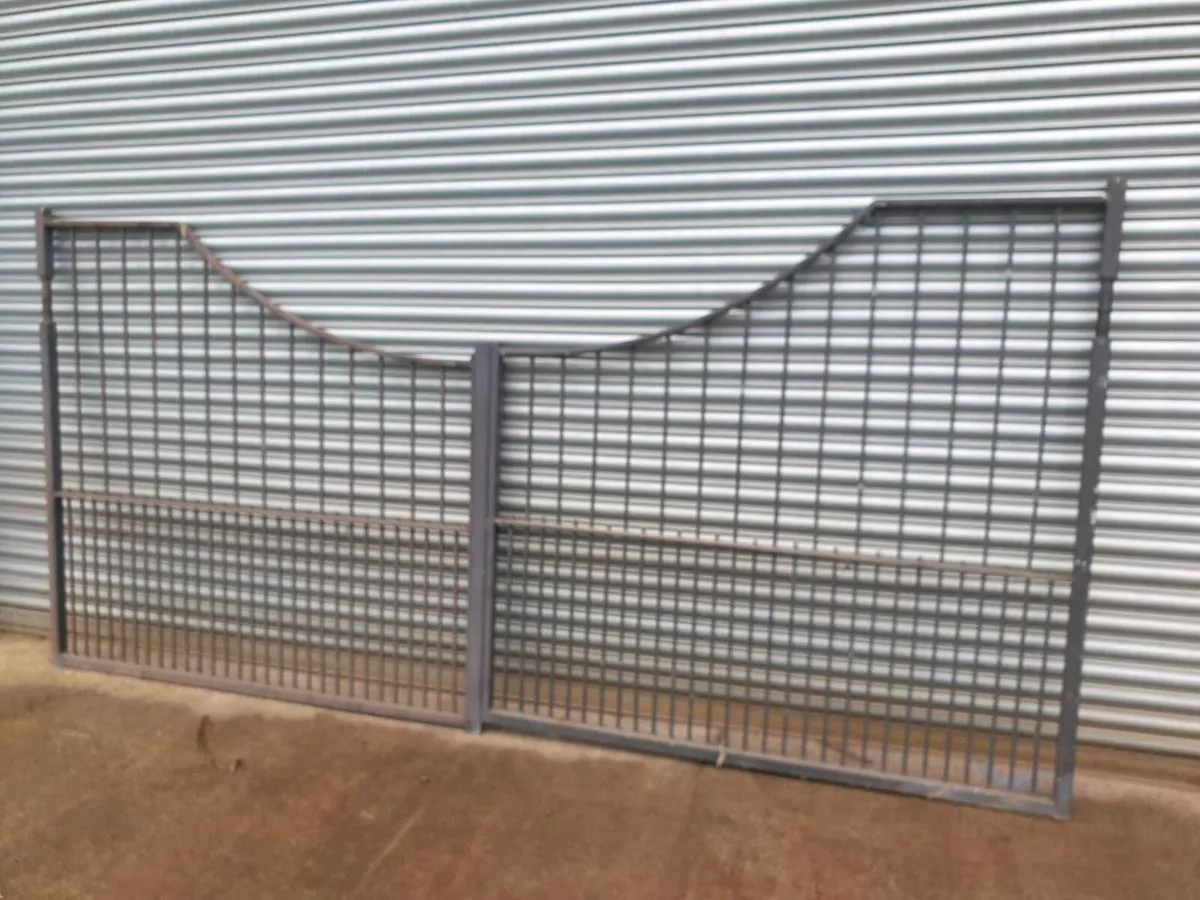 Entrance gates - Image 1