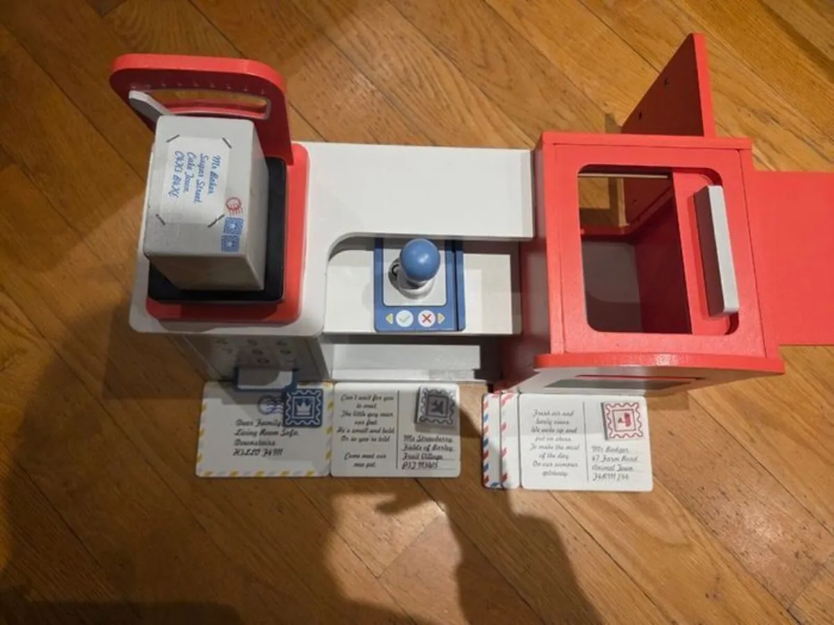 Kids wooden postbox toy - Image 3