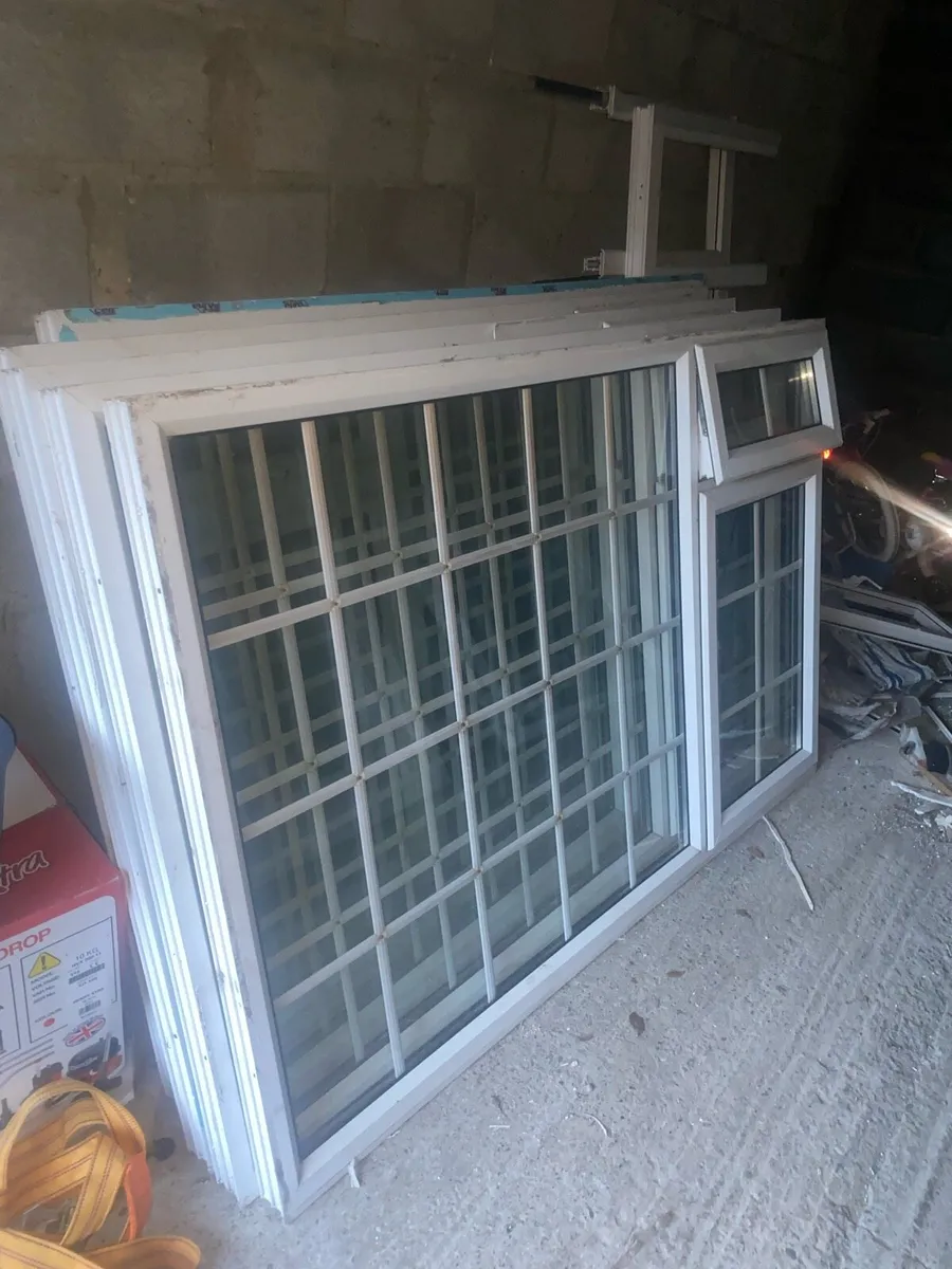 5 X MATCHING HIGH QUALITY PVC WINDOWS - Image 2