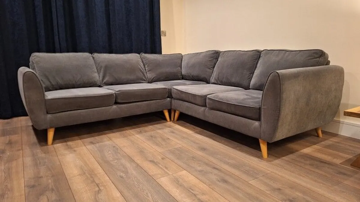 sofa - Image 1