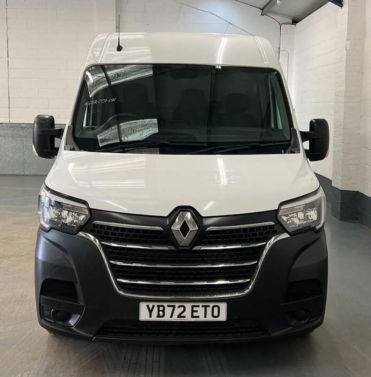 2023 Renault Master Medium Roof Panel Van - Image 4