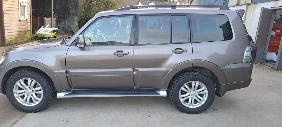 Mitsubishi Pajero 5 seat commercial tax - Image 2