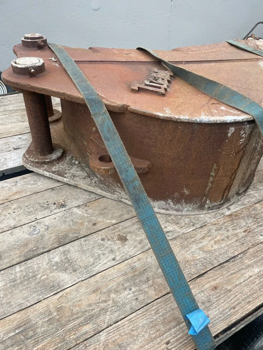 300mm digging bucket 80mm pins - Image 2