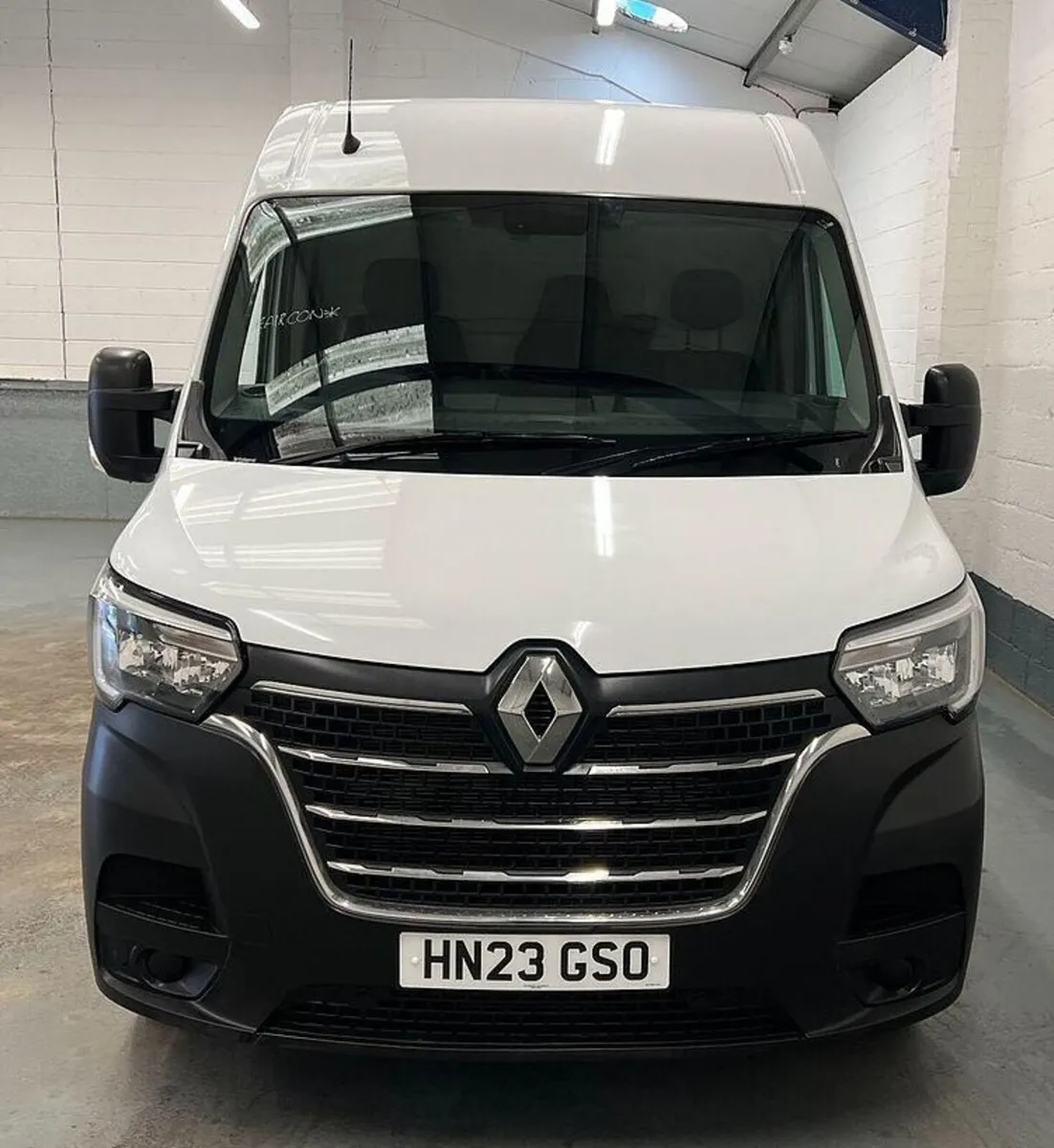 2023 Renault Master Medium Roof Panel Van - Image 2
