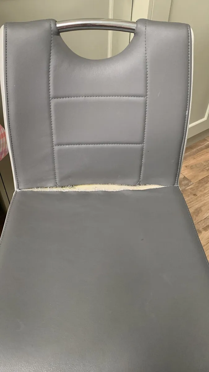 3 Kitchen Island Chairs - Image 2