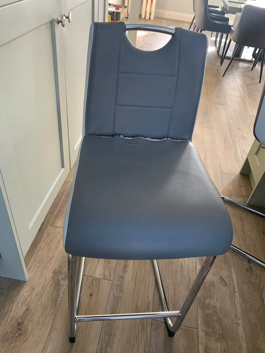 3 Kitchen Island Chairs - Image 3