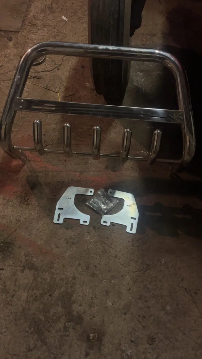 Bull bar Toyota hilux - Image 1